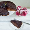 Orechová torta s čokoládovým krémom z banánu a avokáda