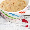 Mug Cake so sušenými jahodami