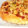 Celozrnná pizza so sušenými rajčinami a jarnou cibuľkou